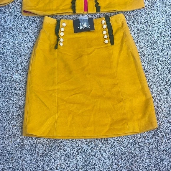 2 Piece Set - Skirt Set Gold Yellow and Green Trimmed Skirt Set Pearl Buttons - Picture 7 of 16